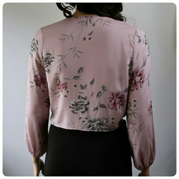 PLUS SIZED TIED FRONT LILAC CROP TOP!🏵 - Picture 7 of 8